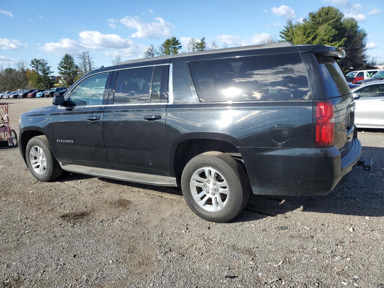 2020 Chevrolet Suburban K1500 Lt - Image 2
