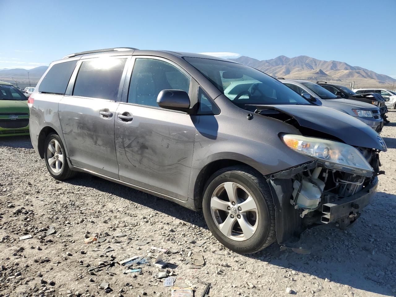 2011 Toyota Sienna Le - Фото 4