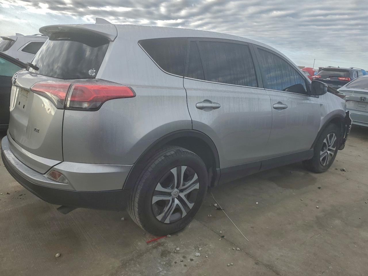 2018 Toyota Rav4 Le - Фото 3