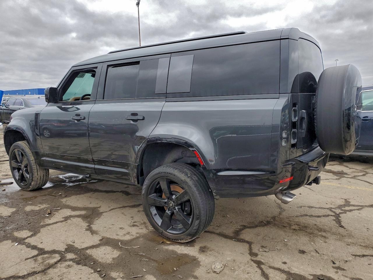 2025 Land Rover Defender 130 - Image 2