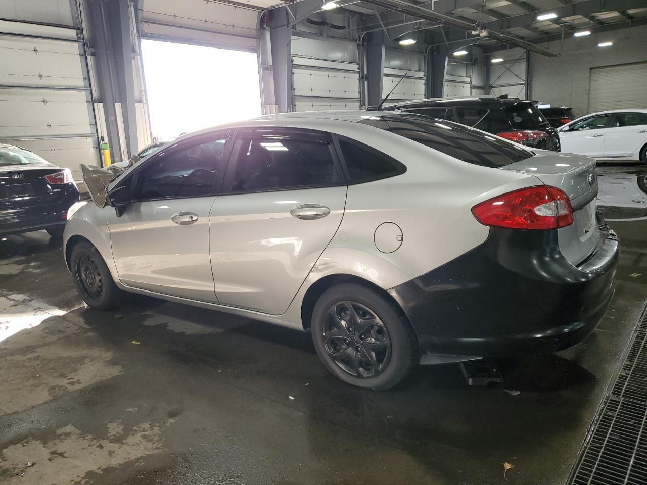 2011 Ford Fiesta S - Image 2