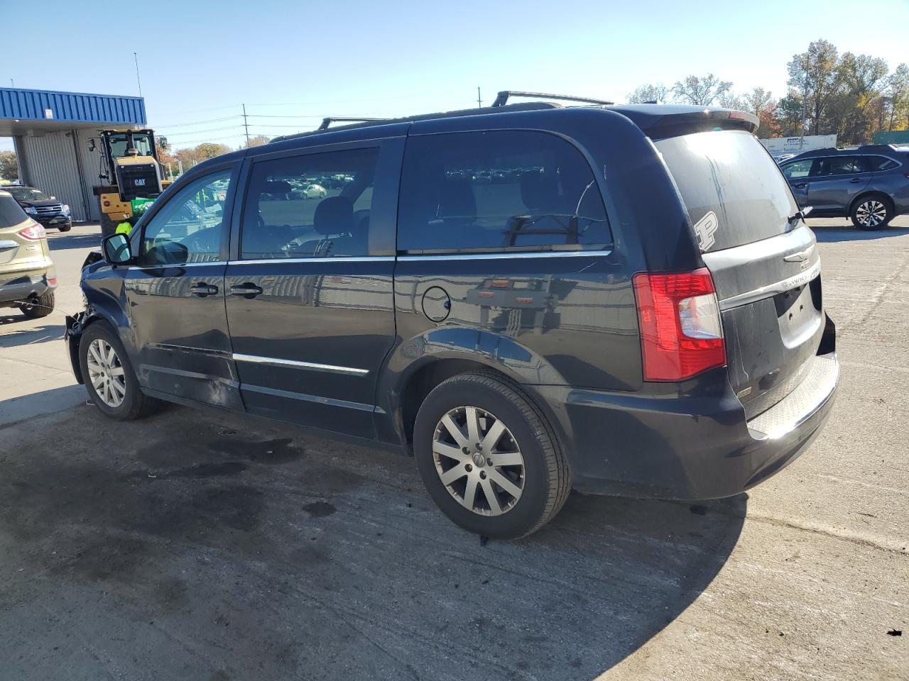 2014 Chrysler Town & Country Touring - Image 2
