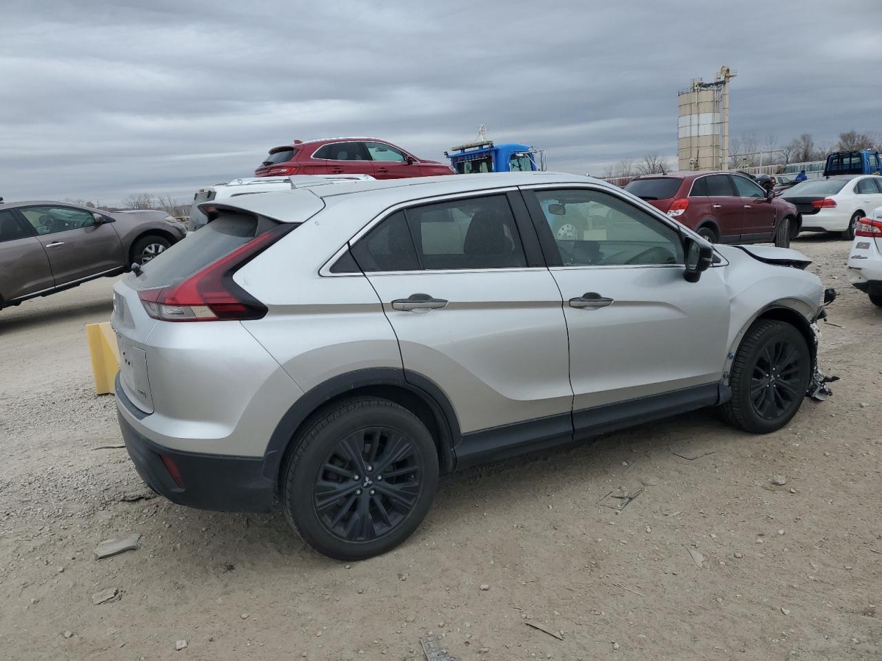 2022 Mitsubishi Eclipse Cross Le - Image 3