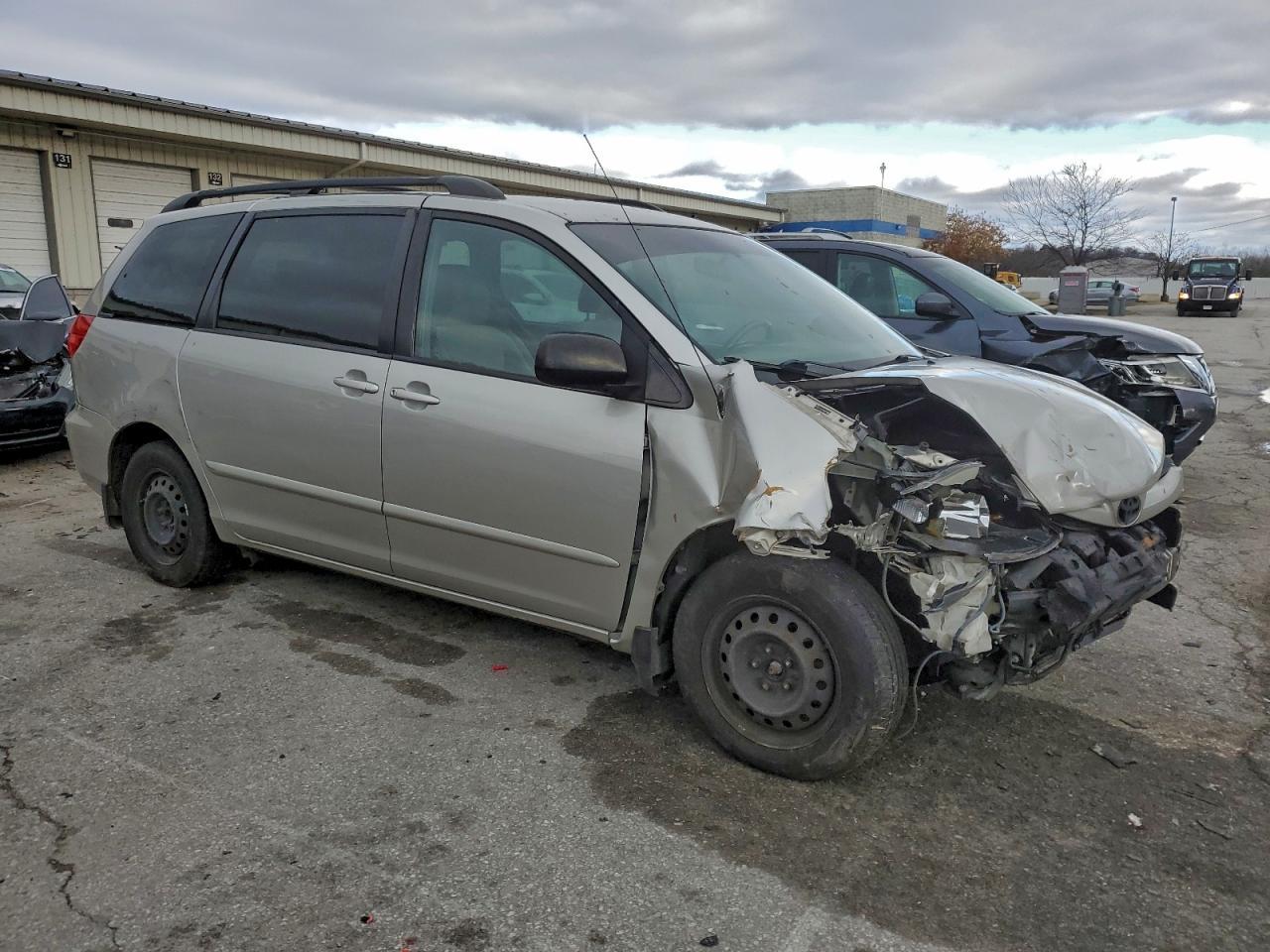 2010 Toyota Sienna Ce - Image 4