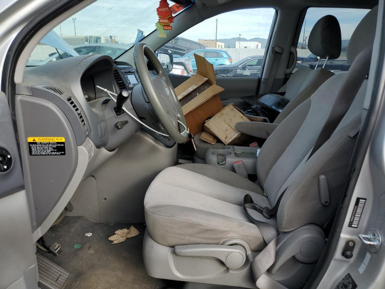 2012 Kia Sedona Lx - Image 7