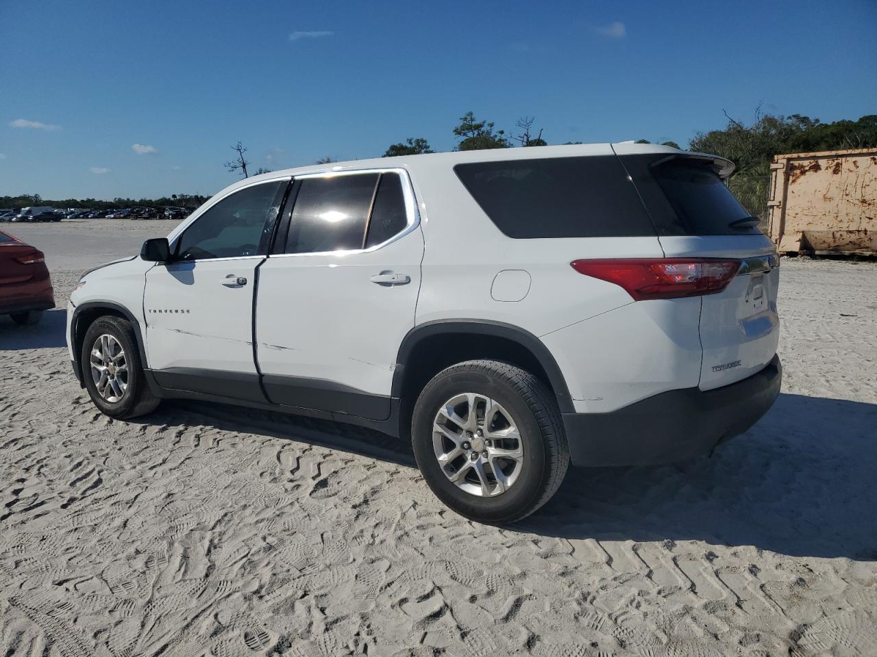2020 Chevrolet Traverse Ls - Фото 2