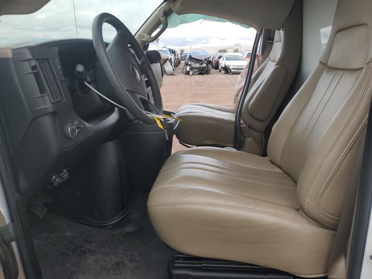 2023 GMC Savana Box Truck - Фото 7