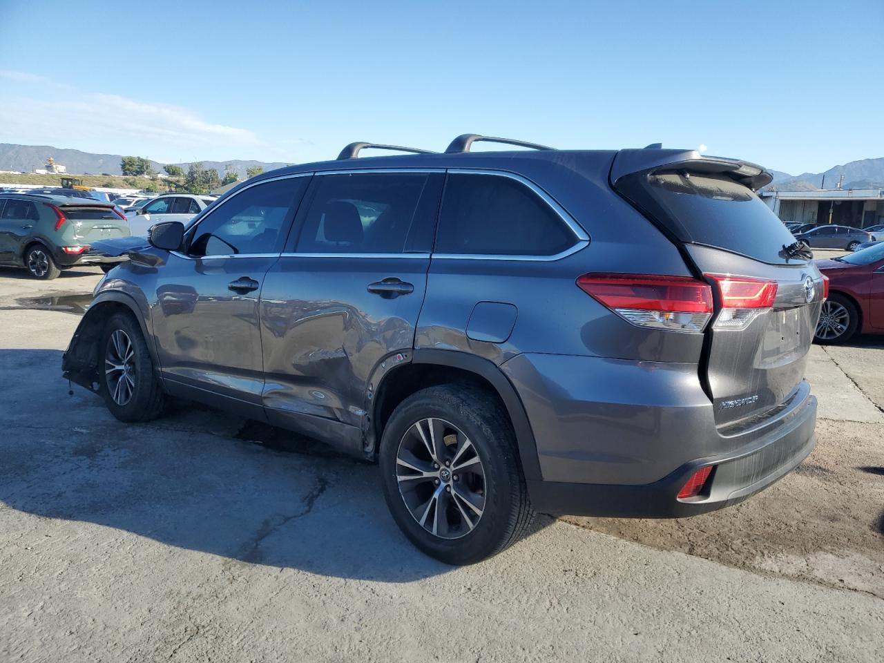 2018 Toyt Highlander - Фото 2