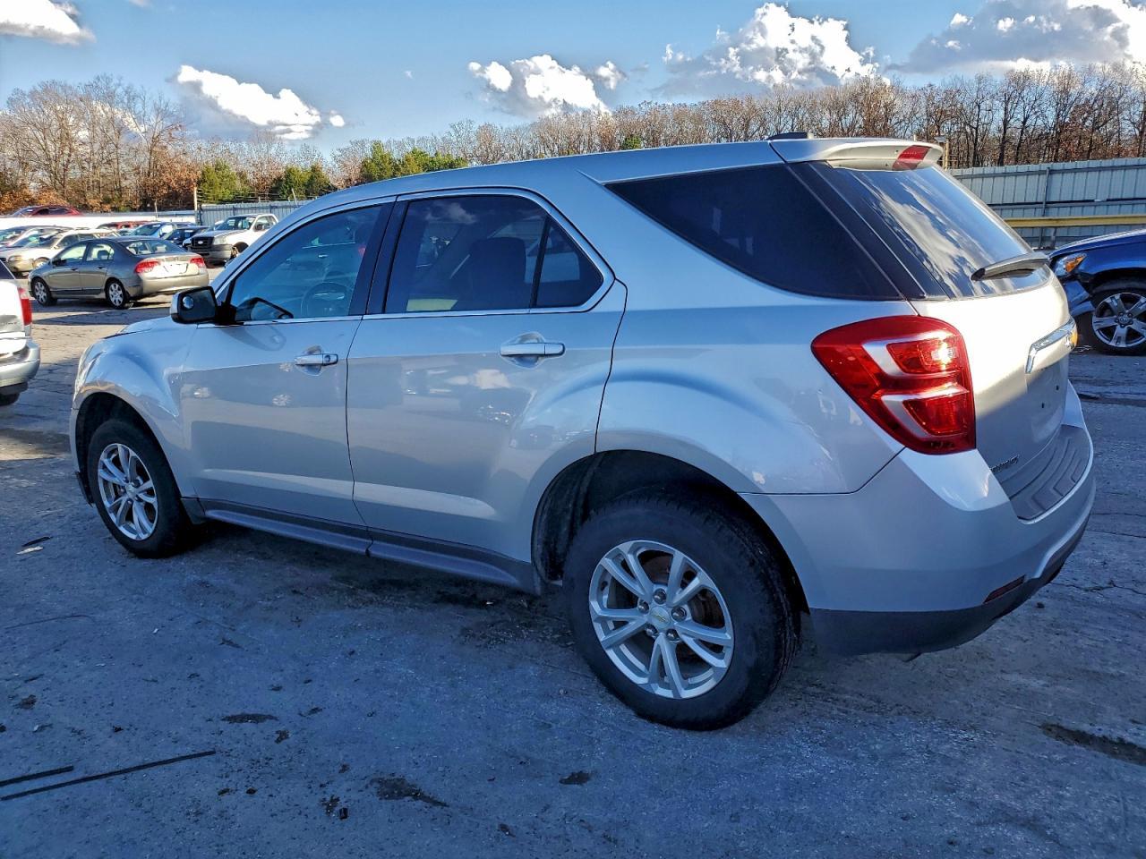 2017 Chevrolet Equinox Lt - Фото 2