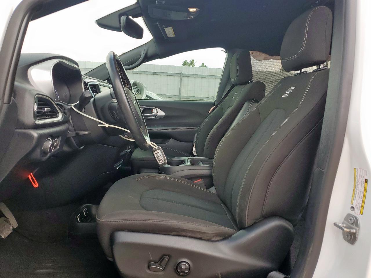 2020 Chrysler Pacifica Touring - Фото 7