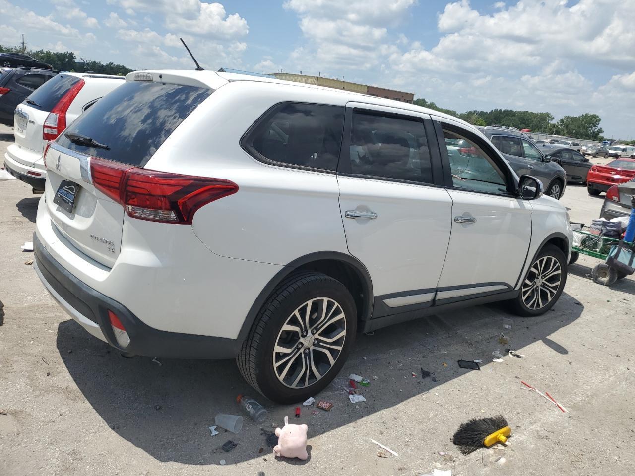 2016 Mitsubishi Outlander Se - Фото 3