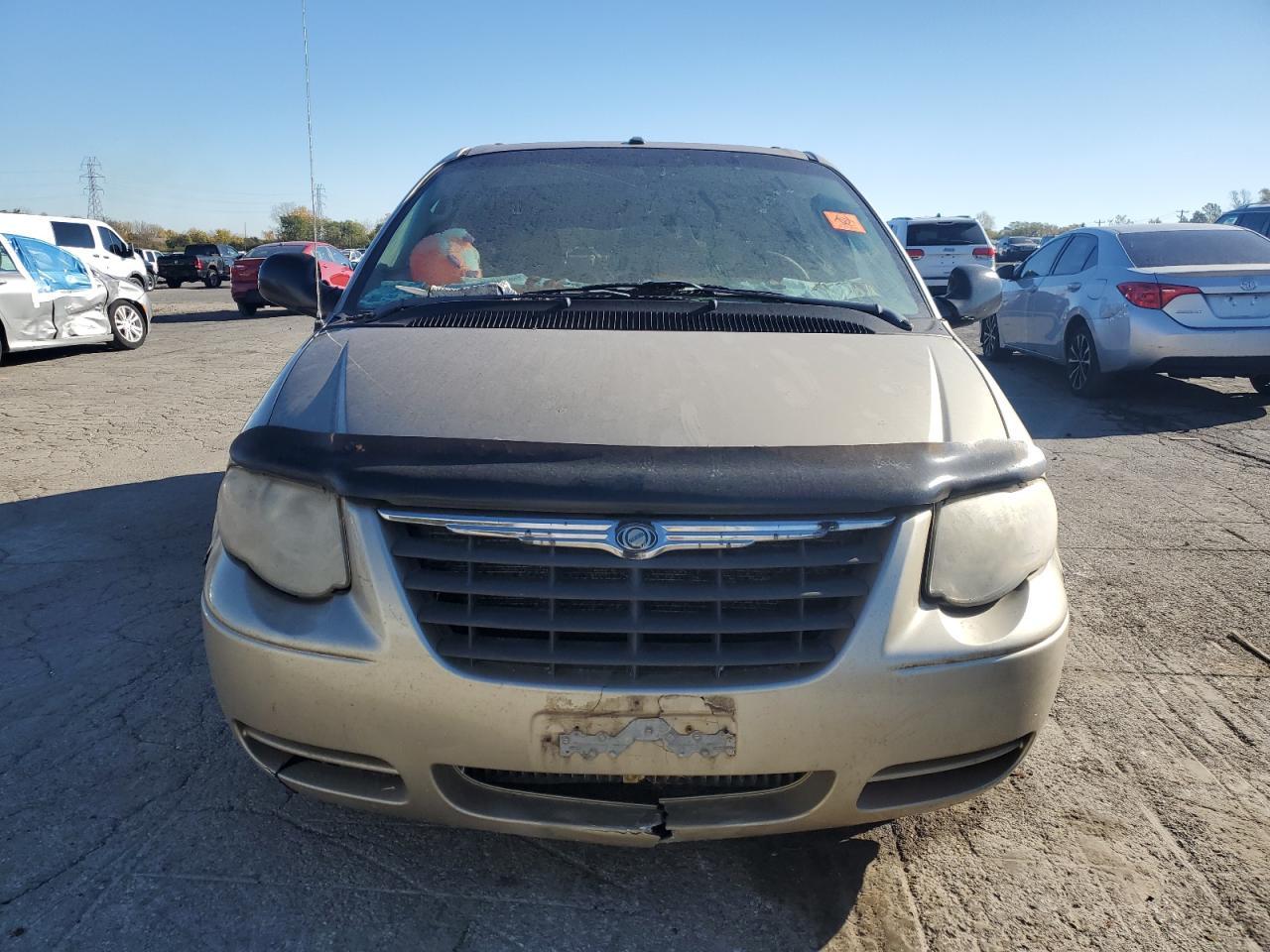 2005 Chrysler Town & Country Touring - Фото 5