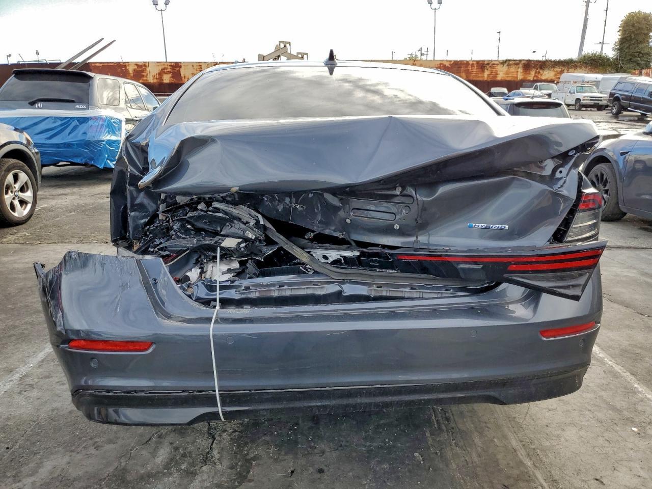 2025 Honda Accord Hybrid Exl - Image 6