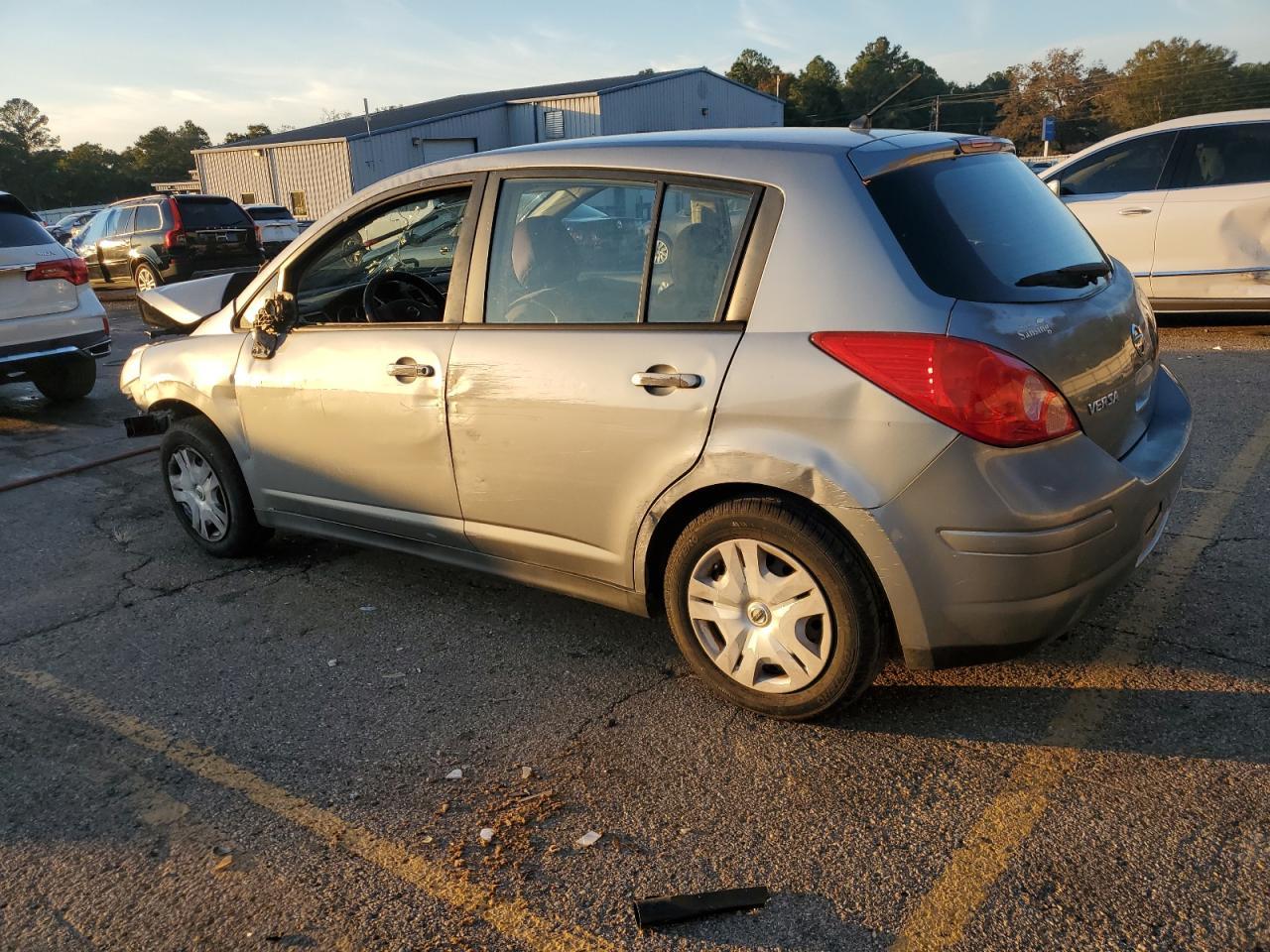 2011 Nissan Versa 1.8 S - Фото 2