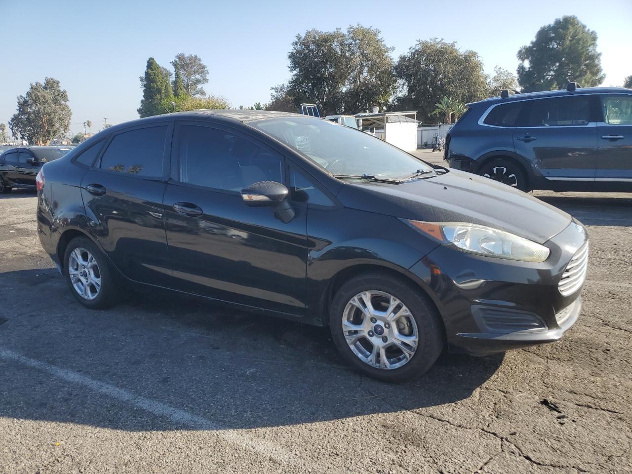 2015 Ford Fiesta Se - Фото 4