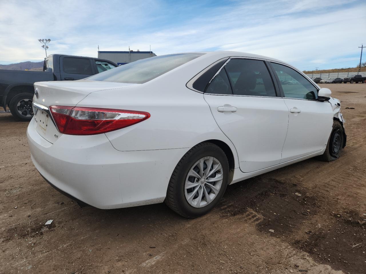 2017 Toyota Camry Le - Фото 3