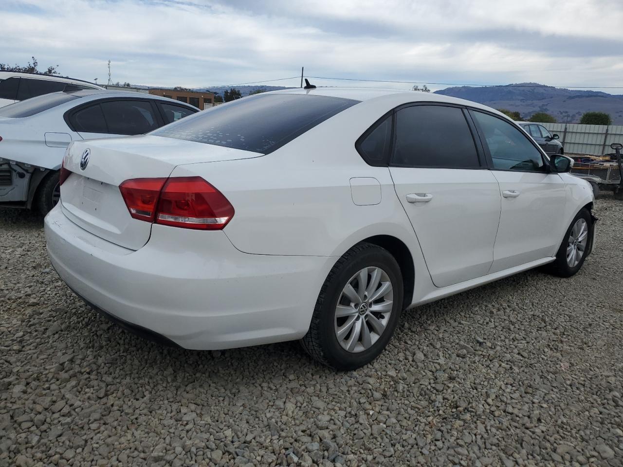 2013 Volkswagen Passat S - Фото 3
