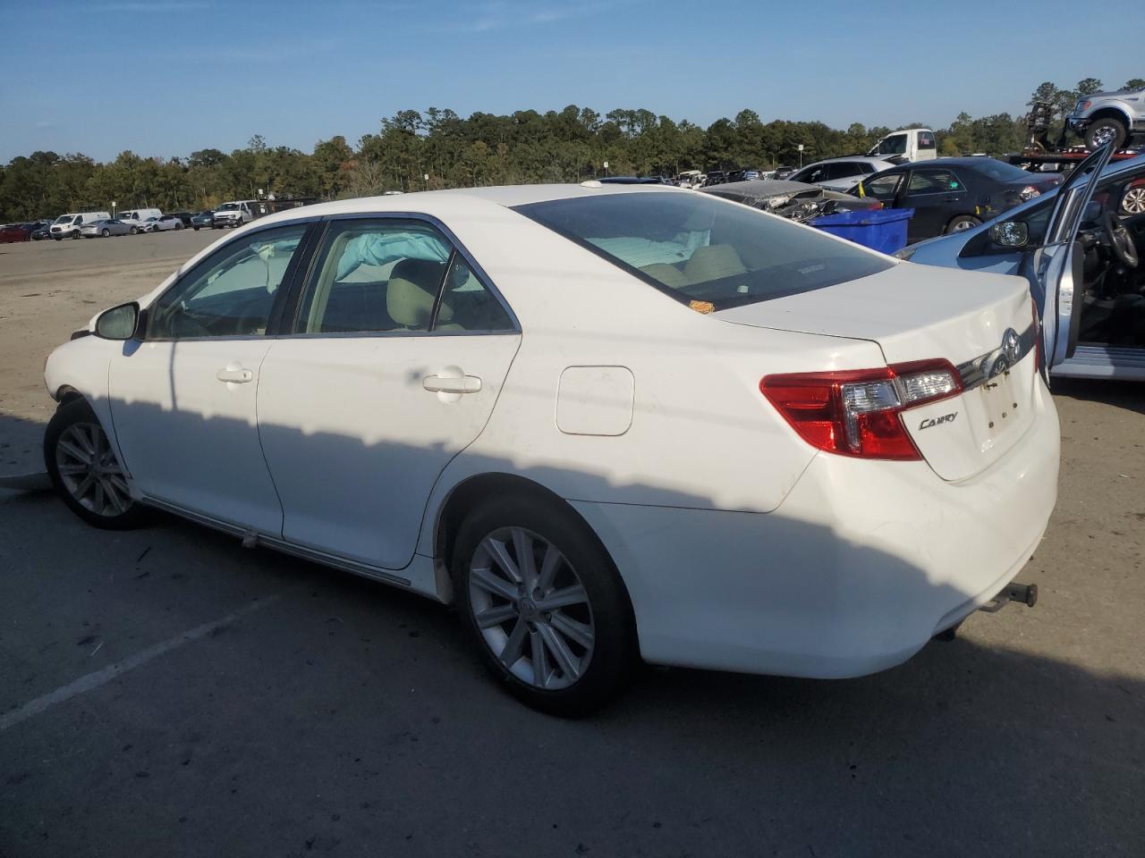2014 Toyota Camry L - Фото 2