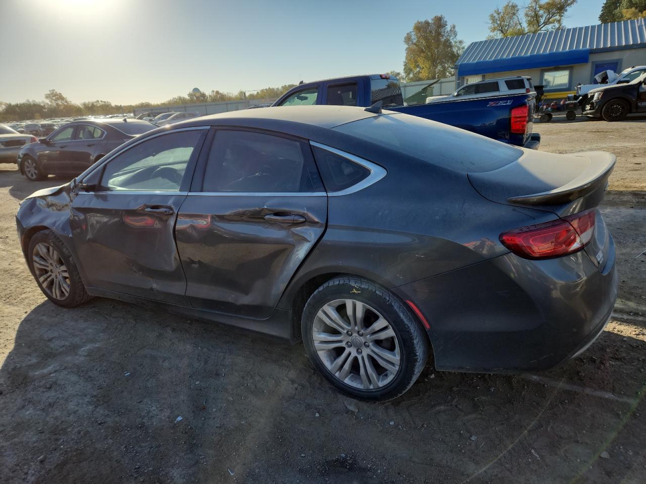 2015 Chrysler 200 Limited - Фото 2