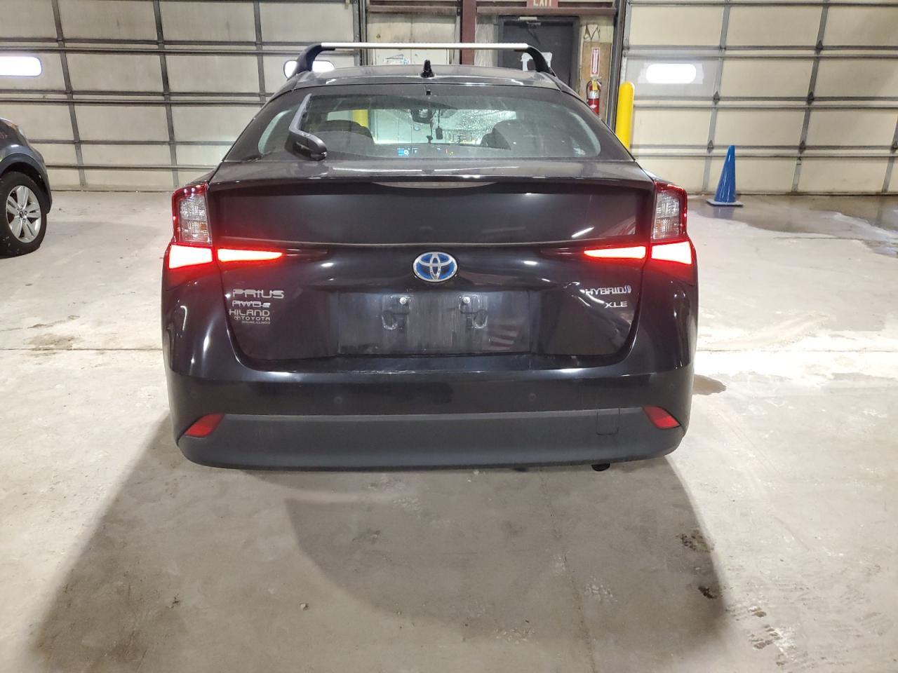 2020 Toyota Prius Le - Фото 6