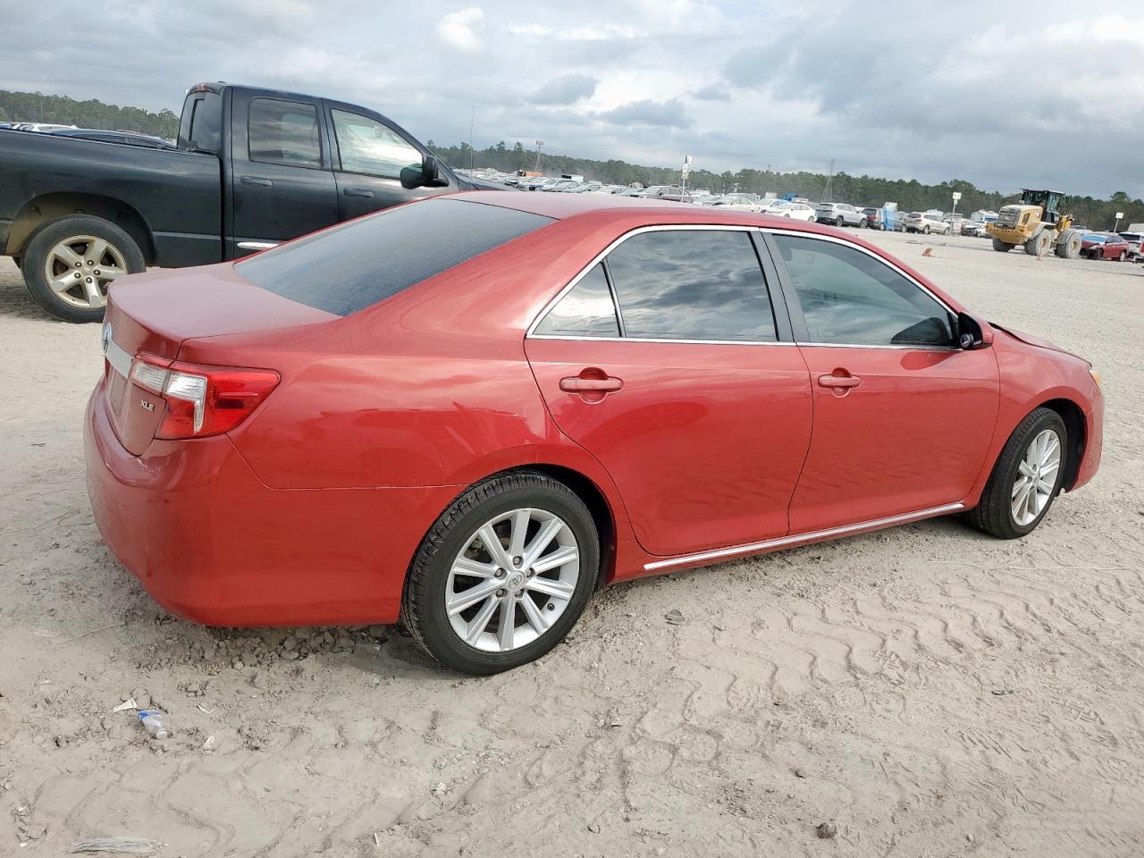 2013 Toyota Camry L - Фото 3