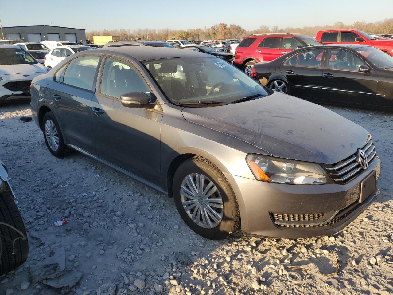 2014 Volkswagen Passat S - Фото 4