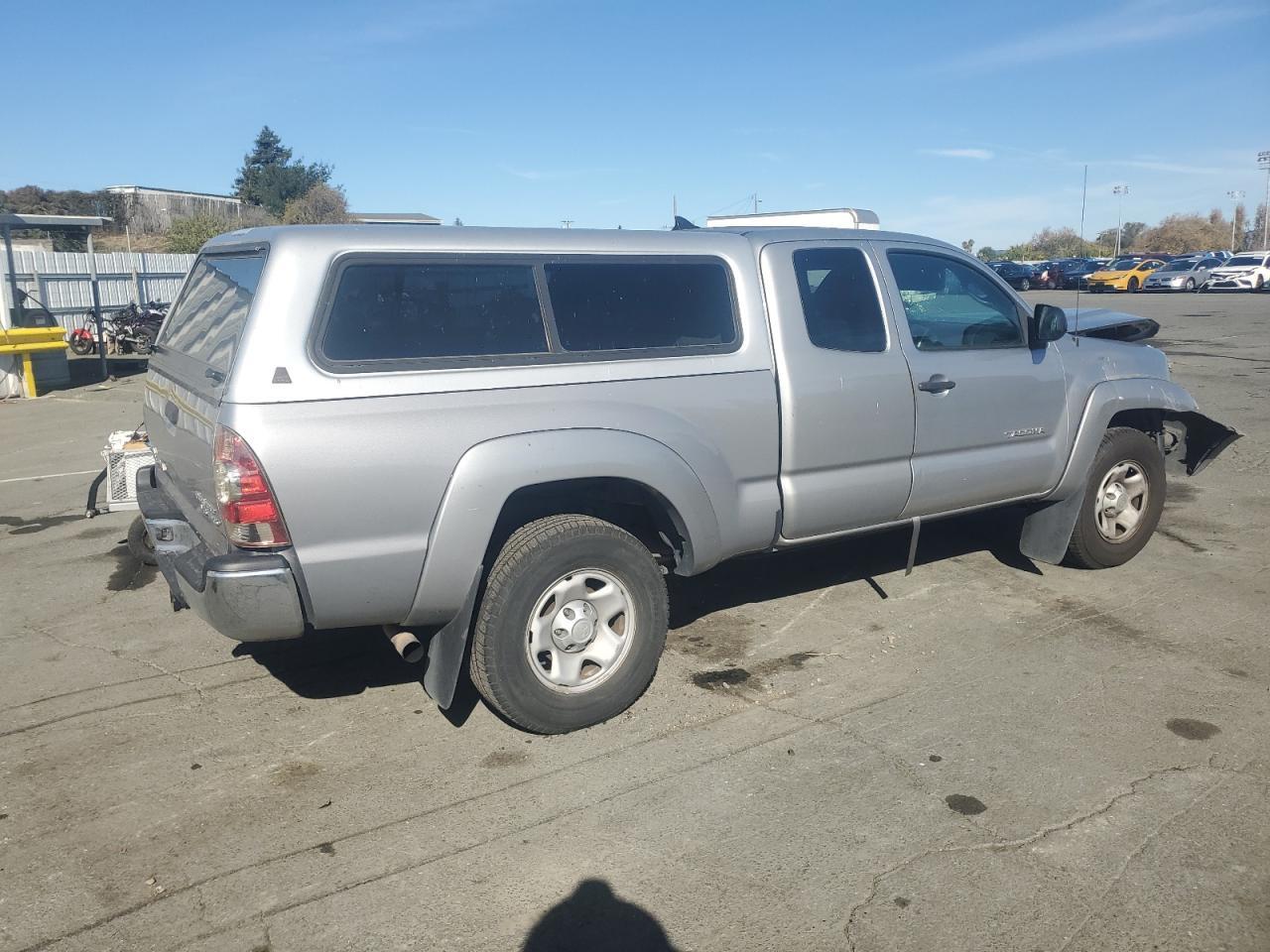 2014 Toyota Tacoma Prerunner Access Cab - Image 3