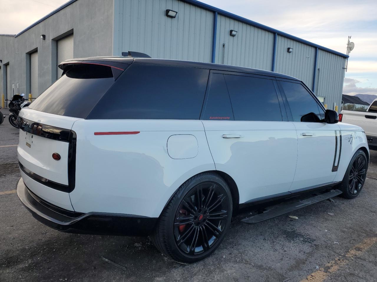2023 Land Rover Range Rover Autobiography - Image 3