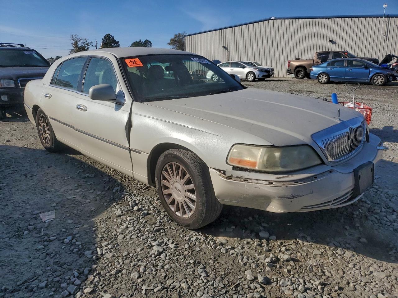 2005 Lincoln Town Car Signature - Image 4