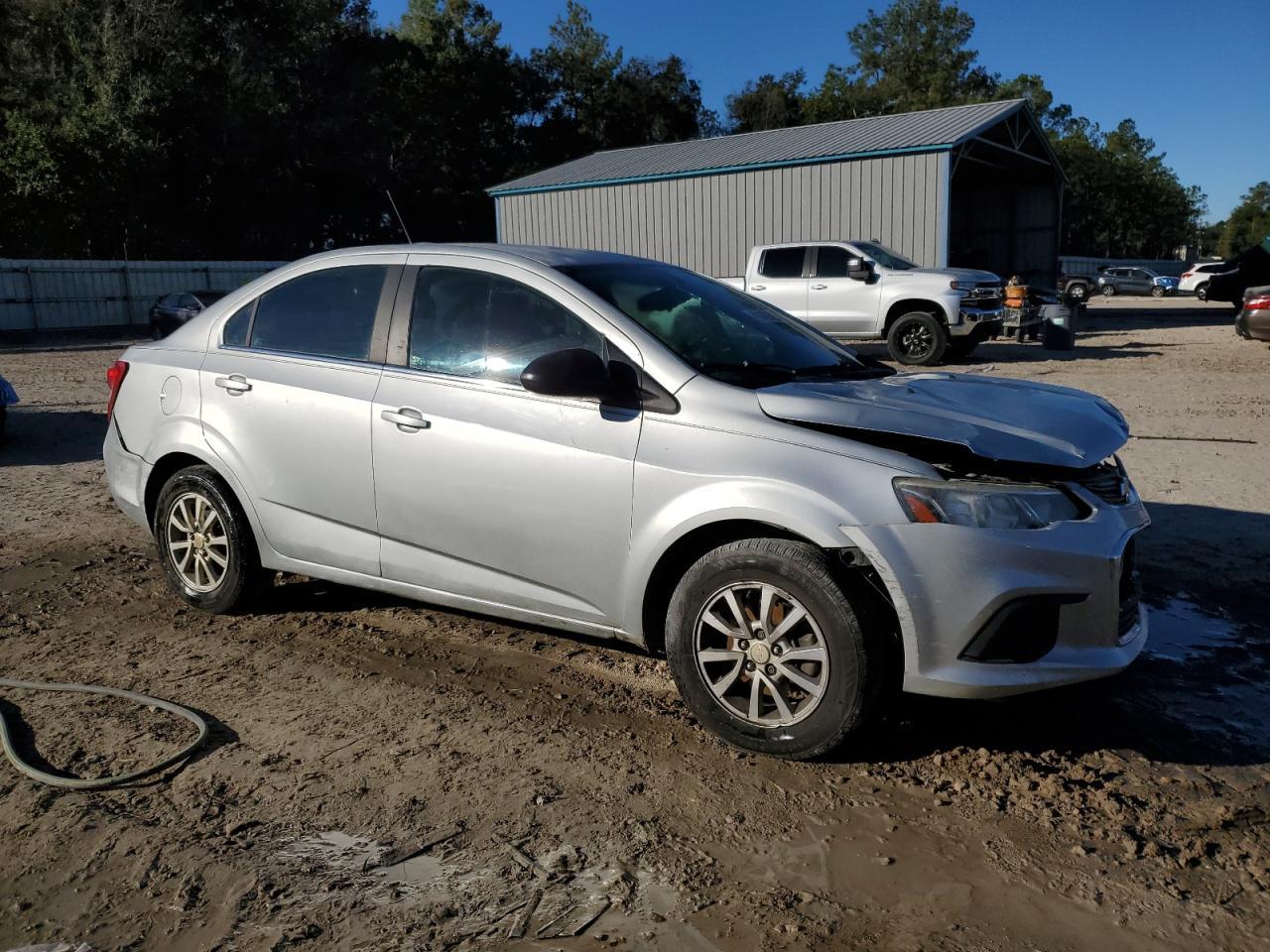 2018 Chevrolet Sonic Lt - Фото 4