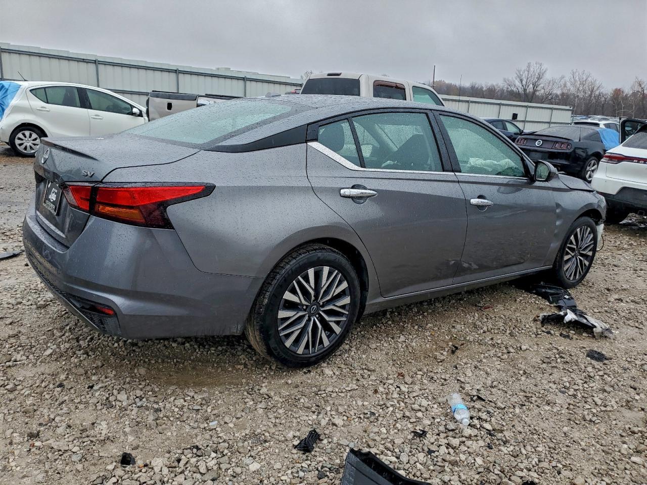 2023 Nissan Altima Sv - Image 3