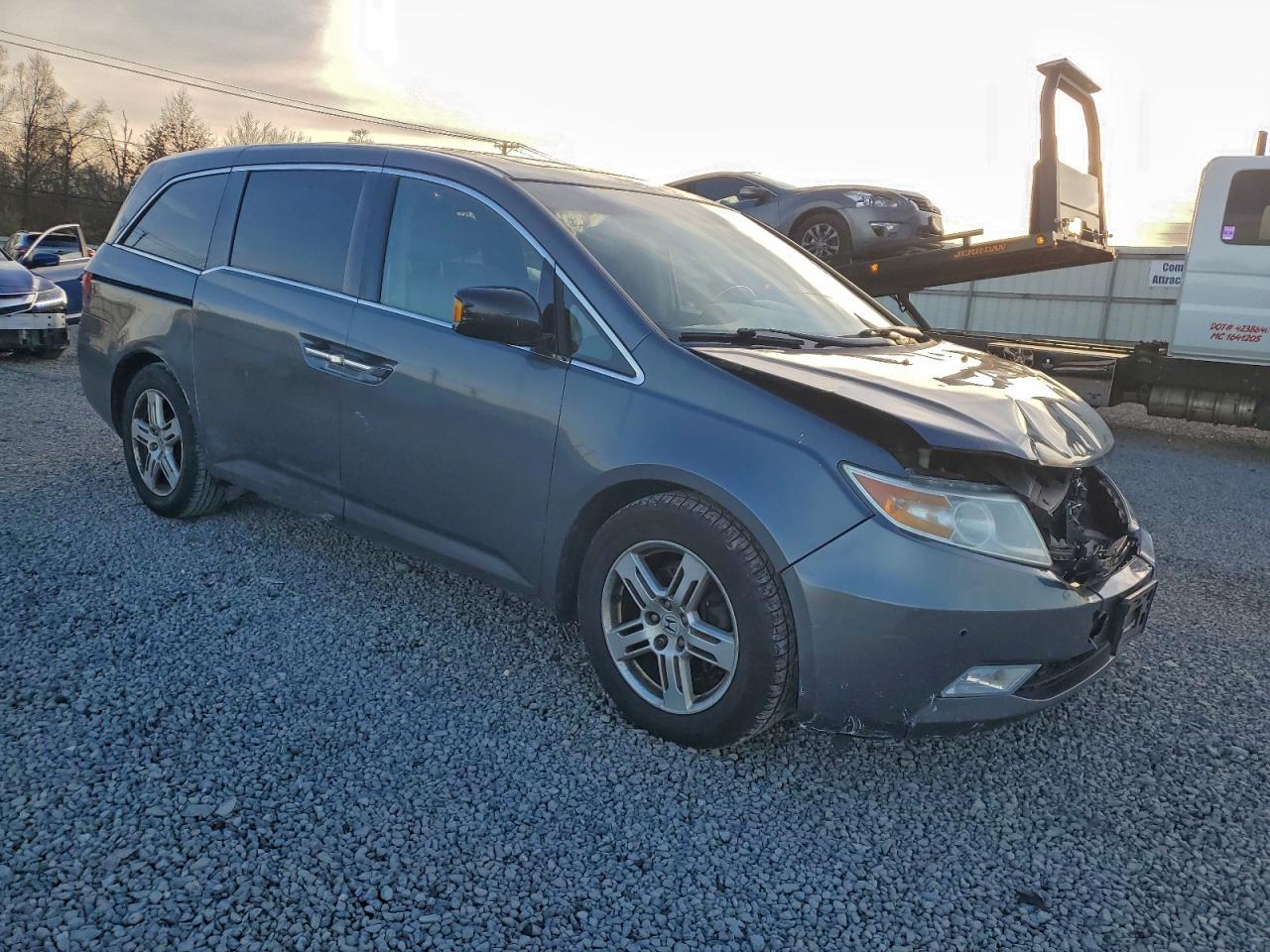 2011 Honda Odyssey Touring - Image 4