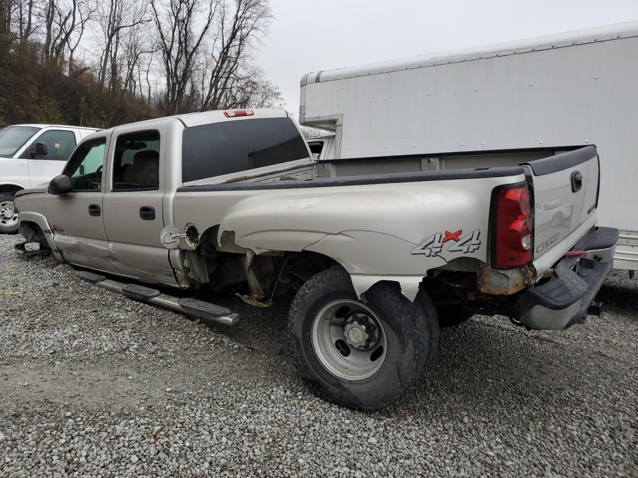 2005 Chevrolet Silverado K3500 - Image 2