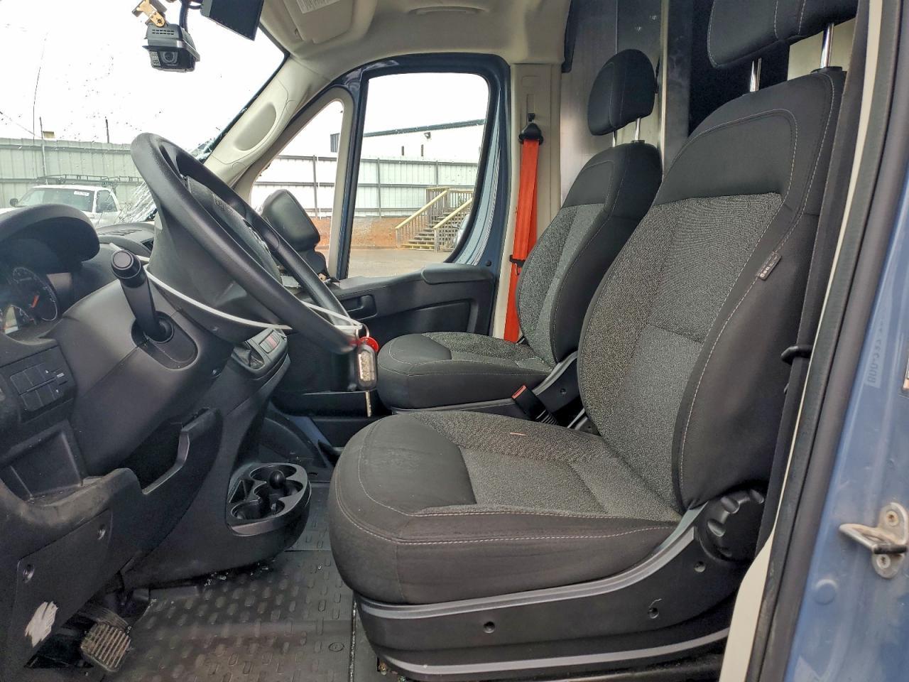 2020 Ram Promaster 3500 Delivery Van - Фото 7