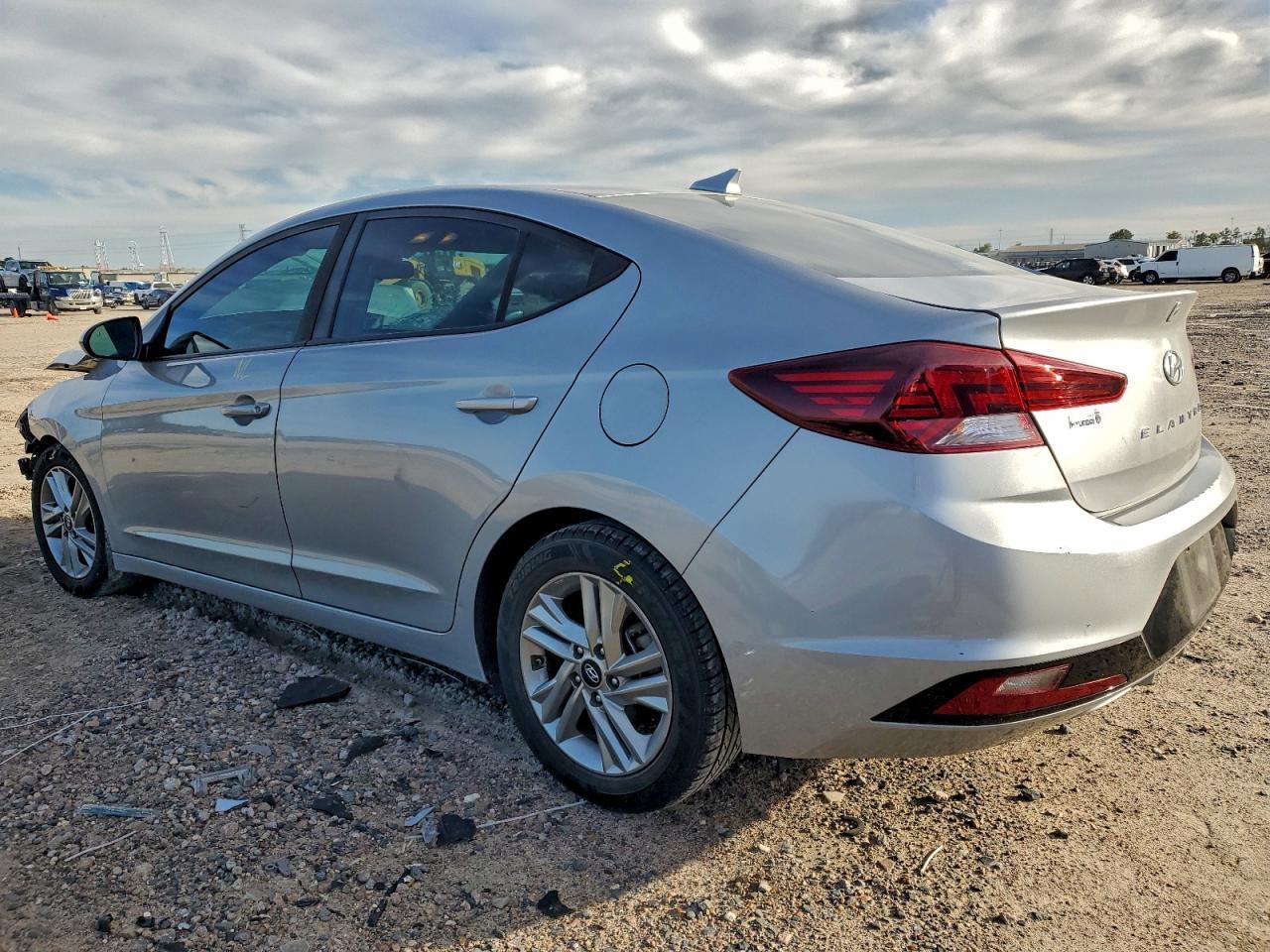 2020 Hyundai Elantra Sel - Фото 2