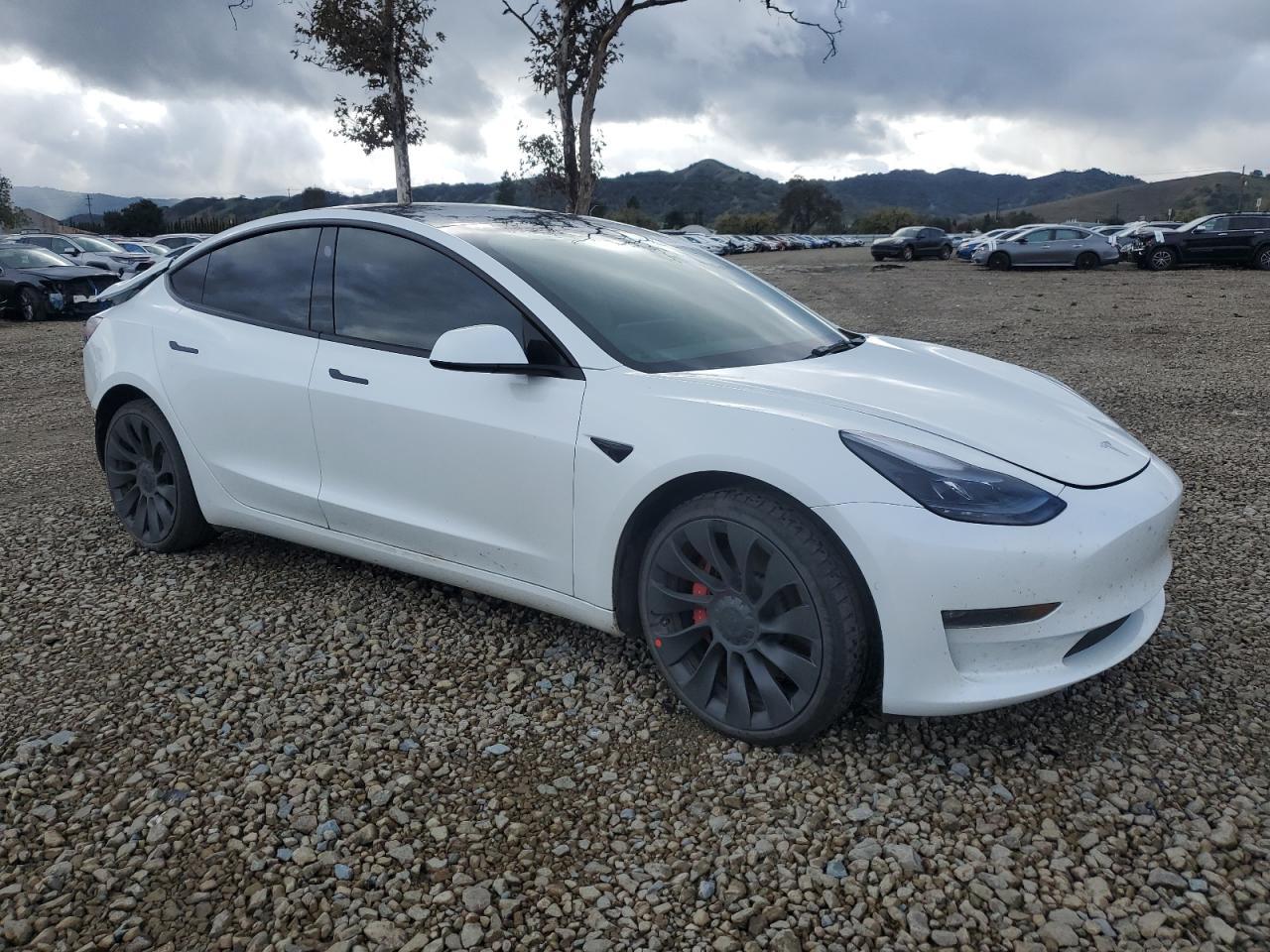 2022 Tesla Model 3 - Фото 4