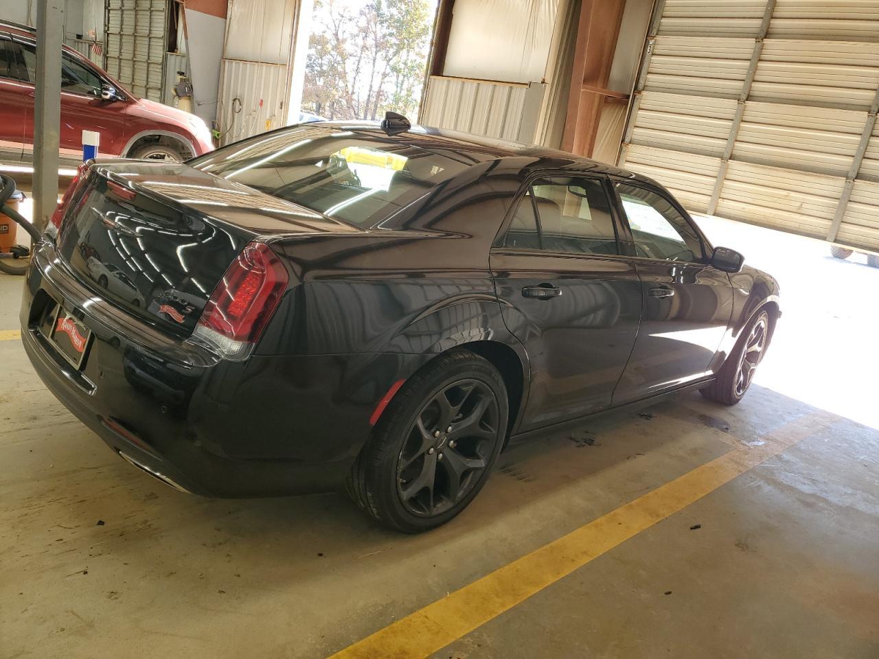 2023 Chrysler 300 S - Фото 3