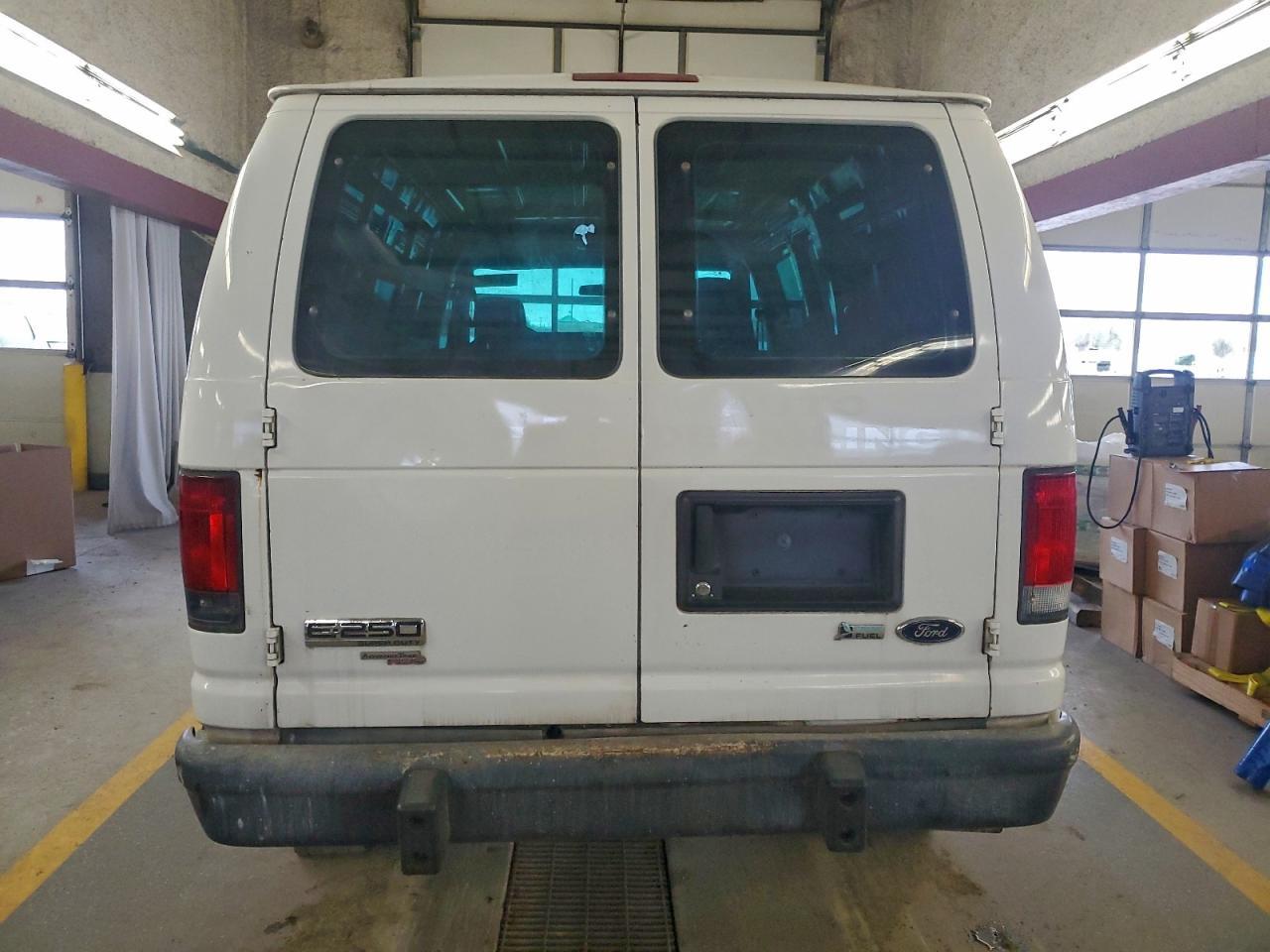 2013 Ford Econoline E250 - Фото 6