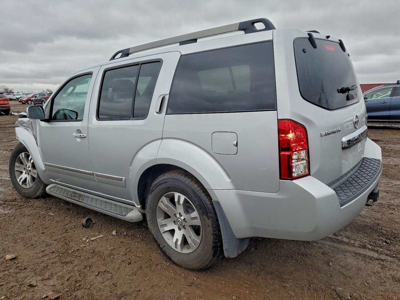2012 Nissan Pathfinder S - Фото 2