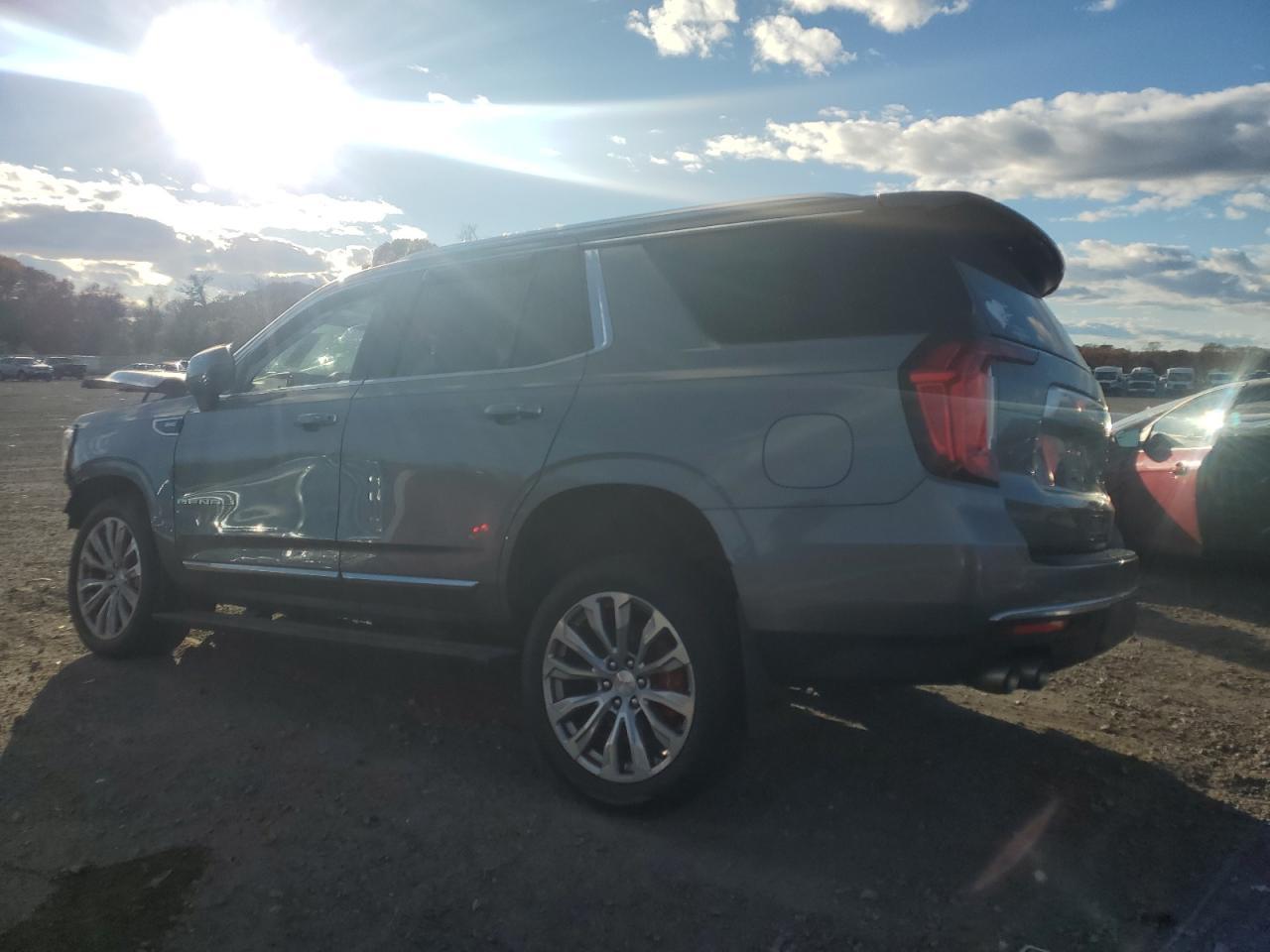 2022 GMC Yukon Denali - Фото 2