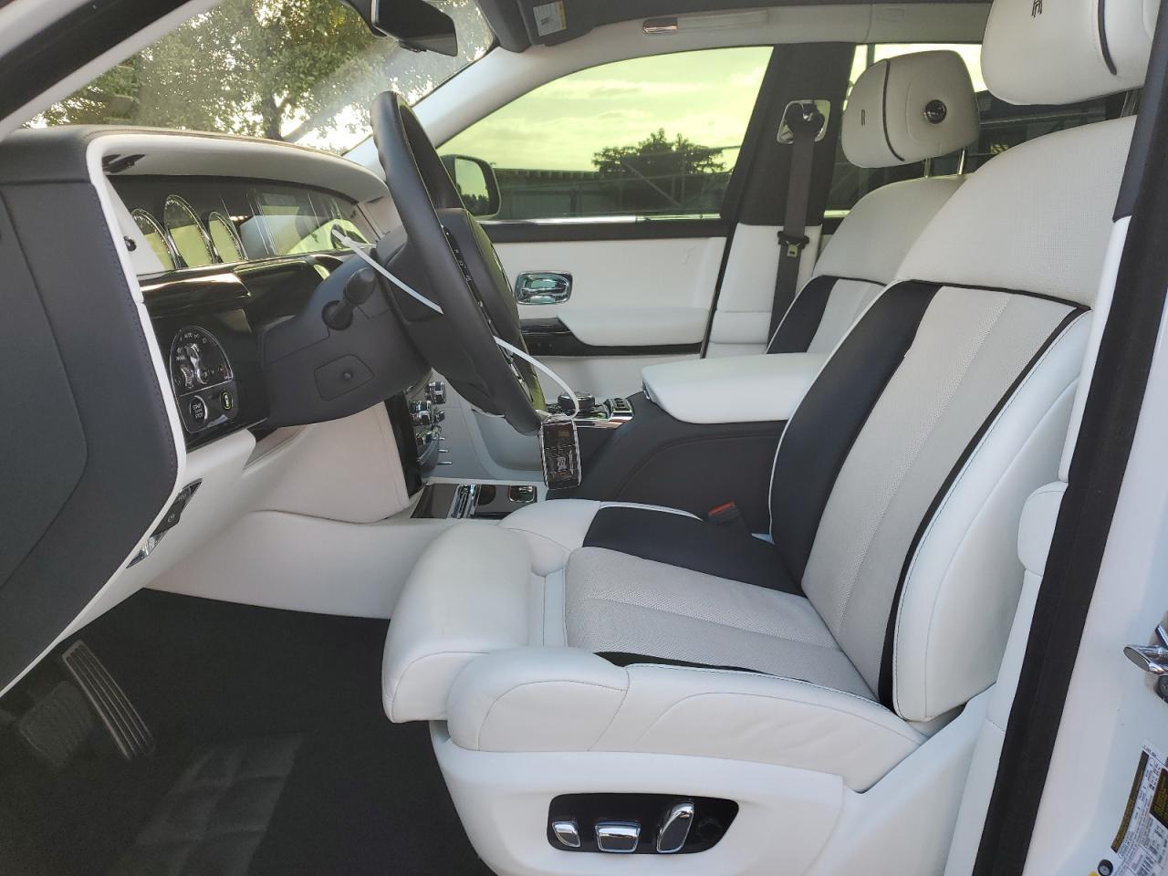 2022 Rolls-Royce Phantom - Фото 7