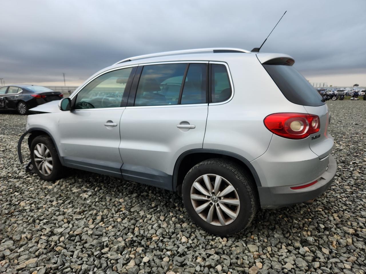 2011 Volkswagen Tiguan S - Фото 2