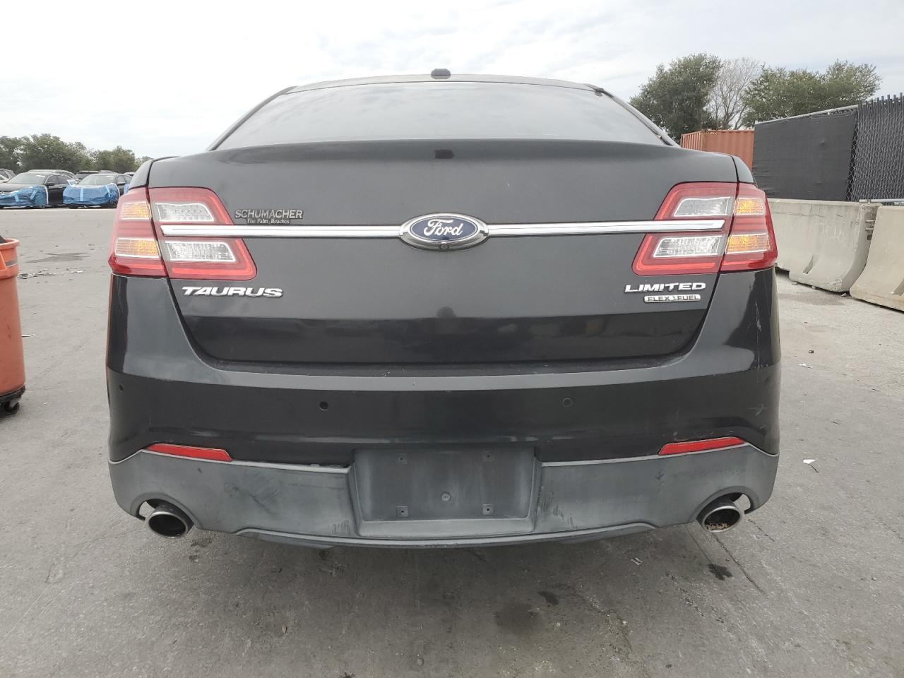 2015 Ford Taurus Limited - Image 6