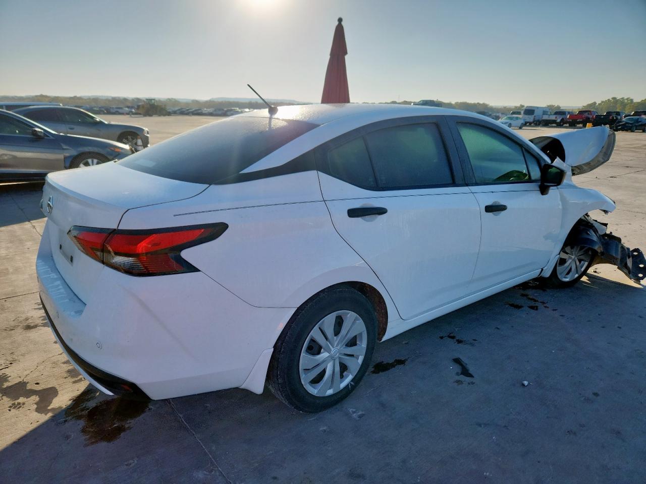 2022 Nissan Versa S - Фото 3