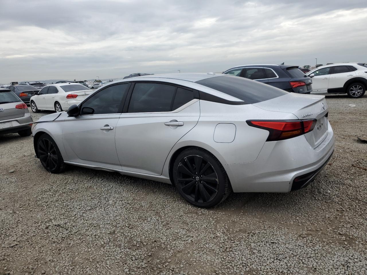 2019 Nissan Altima Sr - Image 2