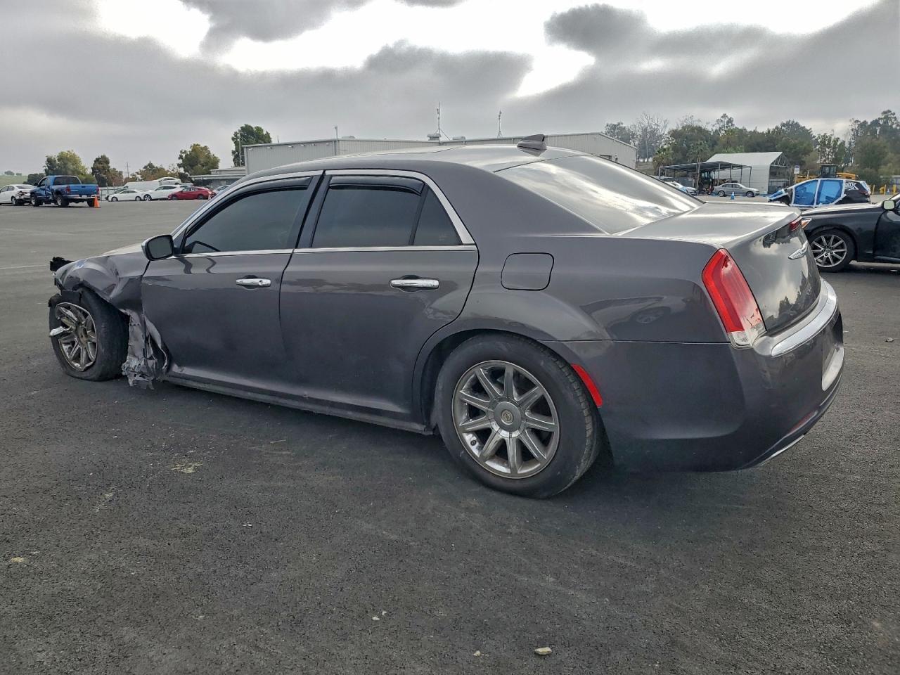 2016 Chrysler 300C - Фото 2