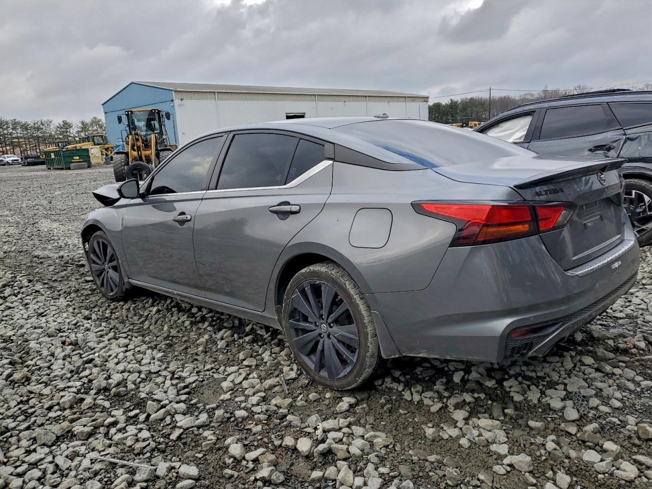 2022 Nissan Altima - Image 2
