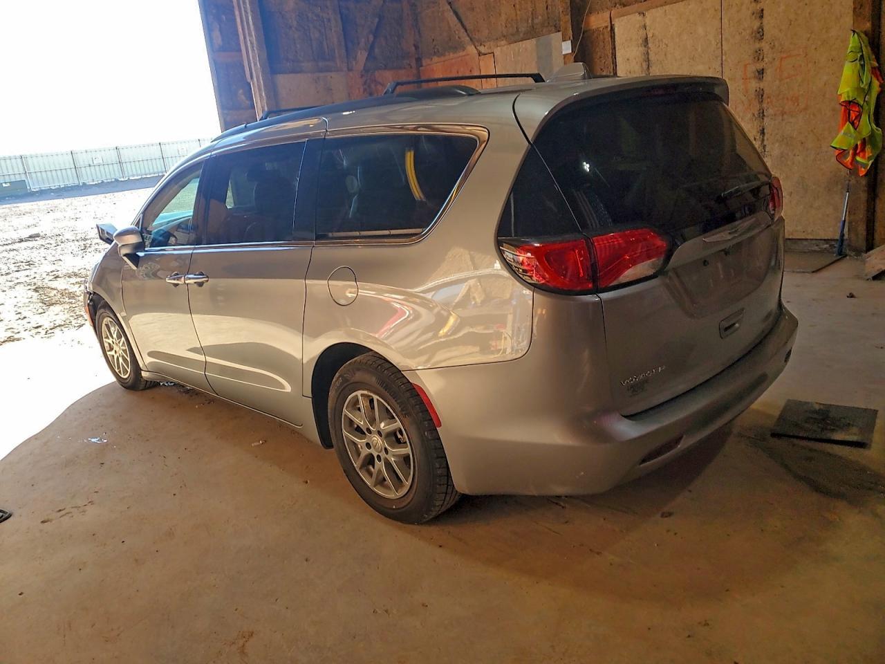 2020 Chrysler Voyager Lxi - Фото 2