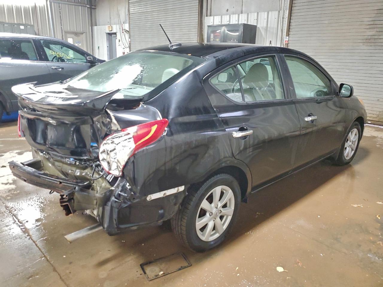 2013 Nissan Versa S - Фото 3