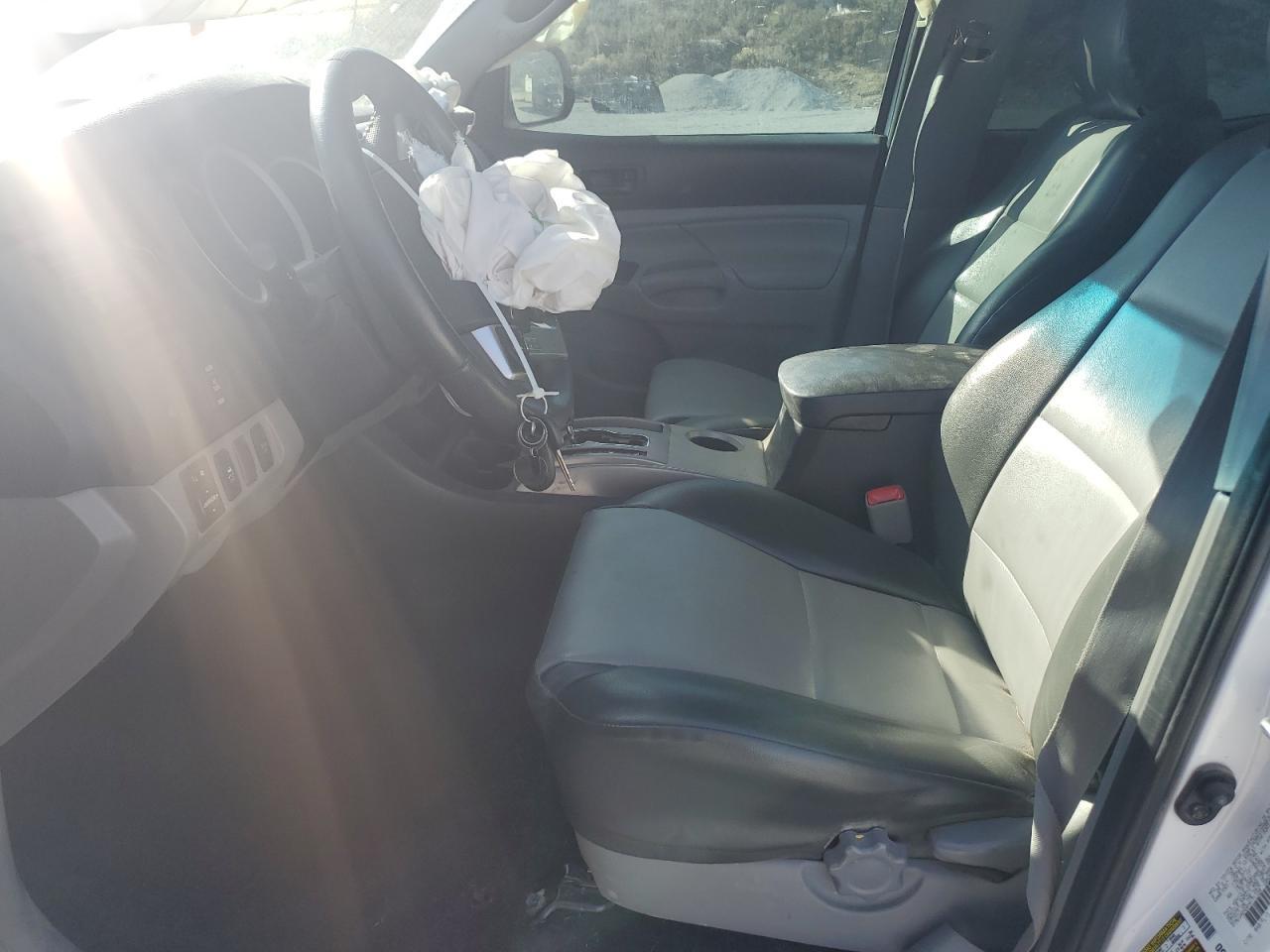 2015 Toyota Tacoma Double Cab - Image 7